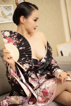 美国艳星jiuliann_4K手机在线观看