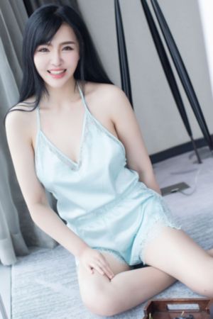 王祖贤被脱得精光三级_超清免费在线播放